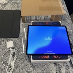Apple iPad Pro 5th Gen 256GB, Wi-Fi, 12.9 in - Space Gray Very Good condition!