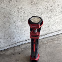 Milwaukee rocket light