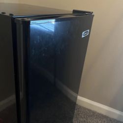 Mini Fridge 