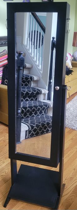 Black Floor Jewelry Stand