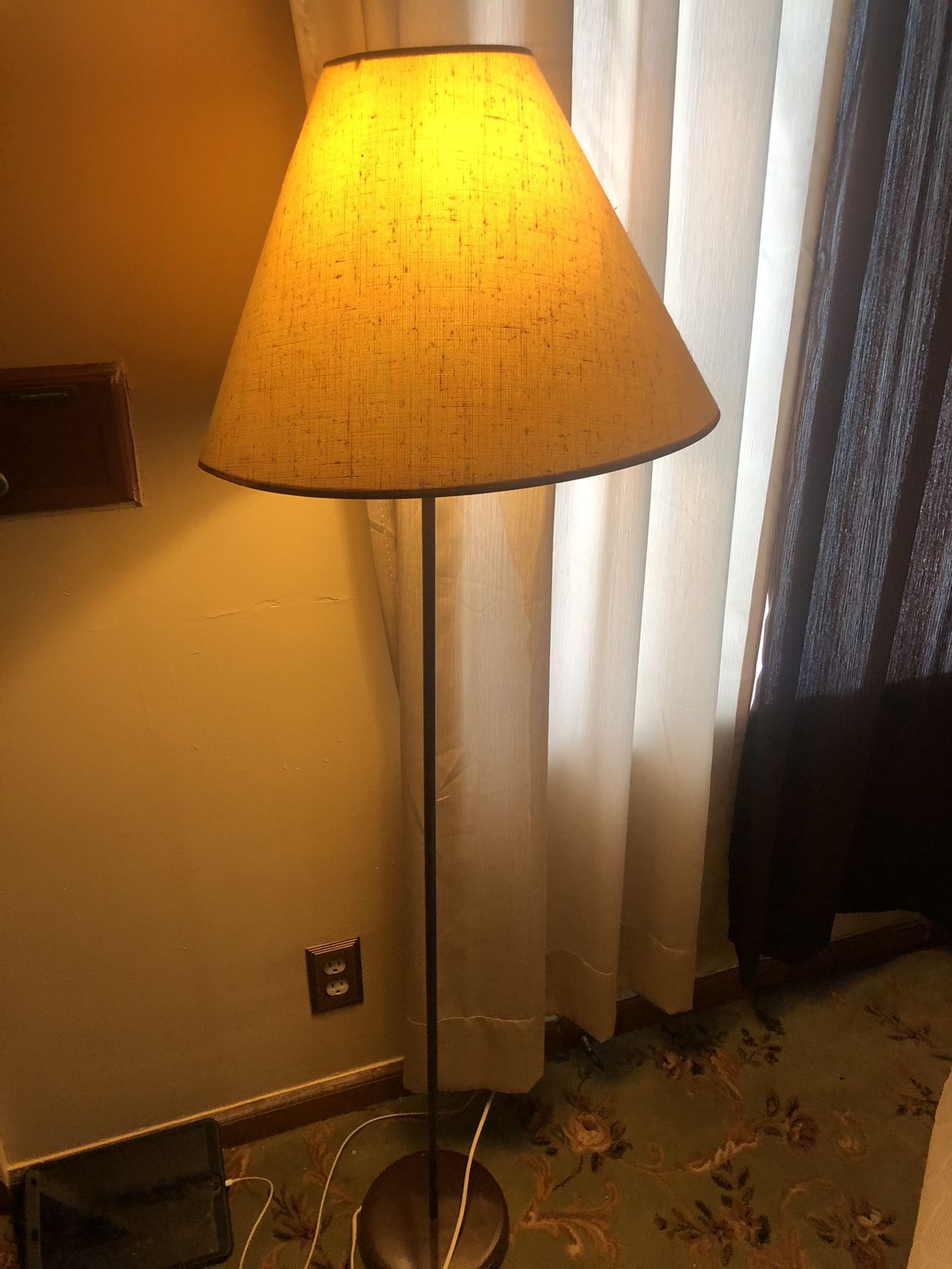 Floor lamp