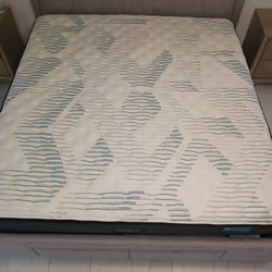 King Size Beautyrest Harmony Mattress 