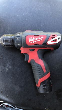 Milwaukee M12™ 3/8” Drill/Driver Kit