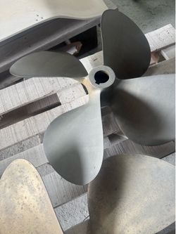 Pair Props 28 x 32 x shafts 2 3/8