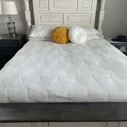 Queen Size Farm style Bed Set