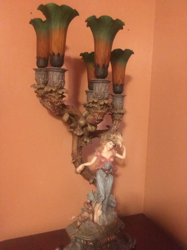 Beautiful lamp. Excellent condition $125 OBIO