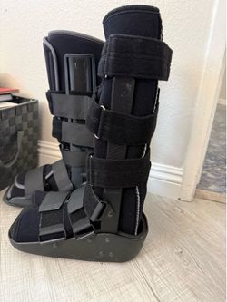 Medium Walking Boot