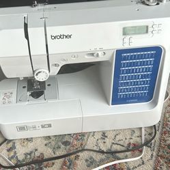 Sewing Machine With A Carrying Case! 