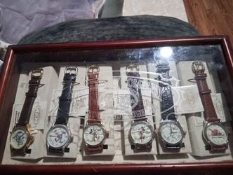 Disney Character Watch Collection Set