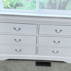 6 Drawer Dresser With Silver Drawer Pulls 