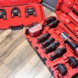 Milwaukee M18 Press Tool Kit With 1/2 And 1” IPS-P Jaws And Actuator