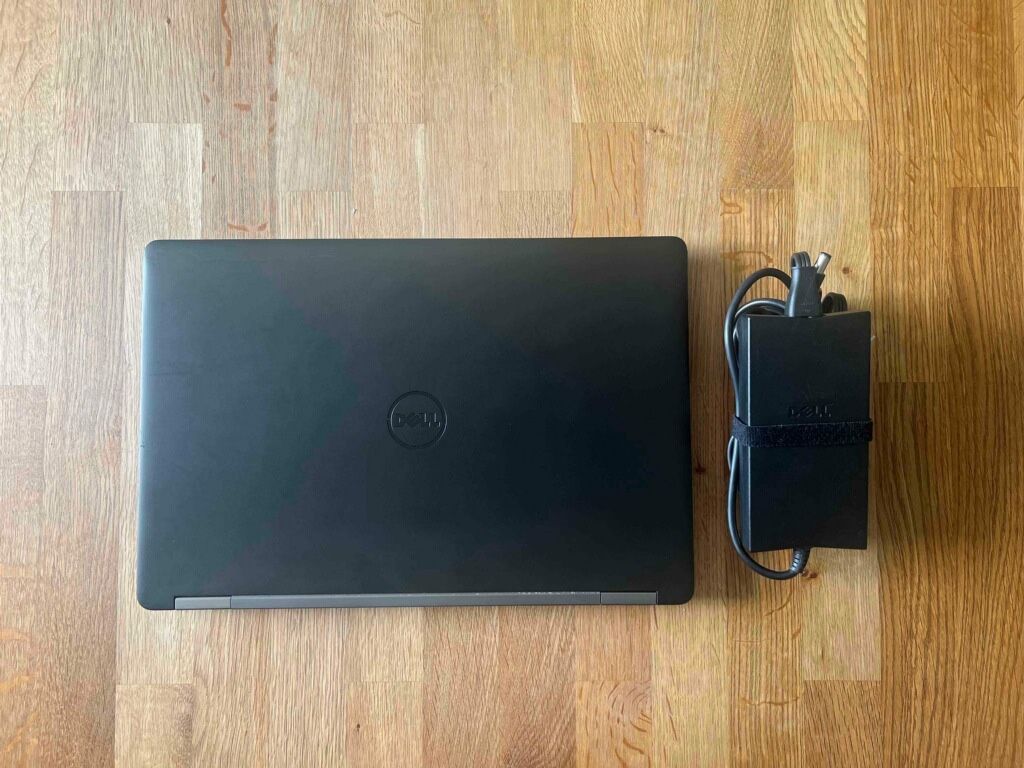 Dell Latitude E5520 laptop - Clean, works great - Sold with the original Dell charger NO CAMERA/WEBCAM on this laptop Specs: Processor: Intel i3,