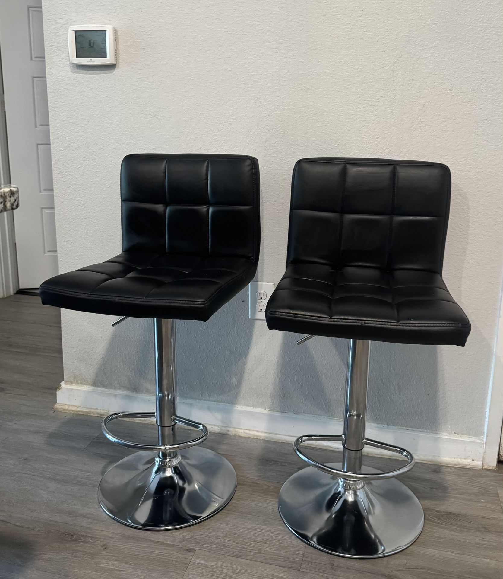 Modern Bar Stools / Salon Stools