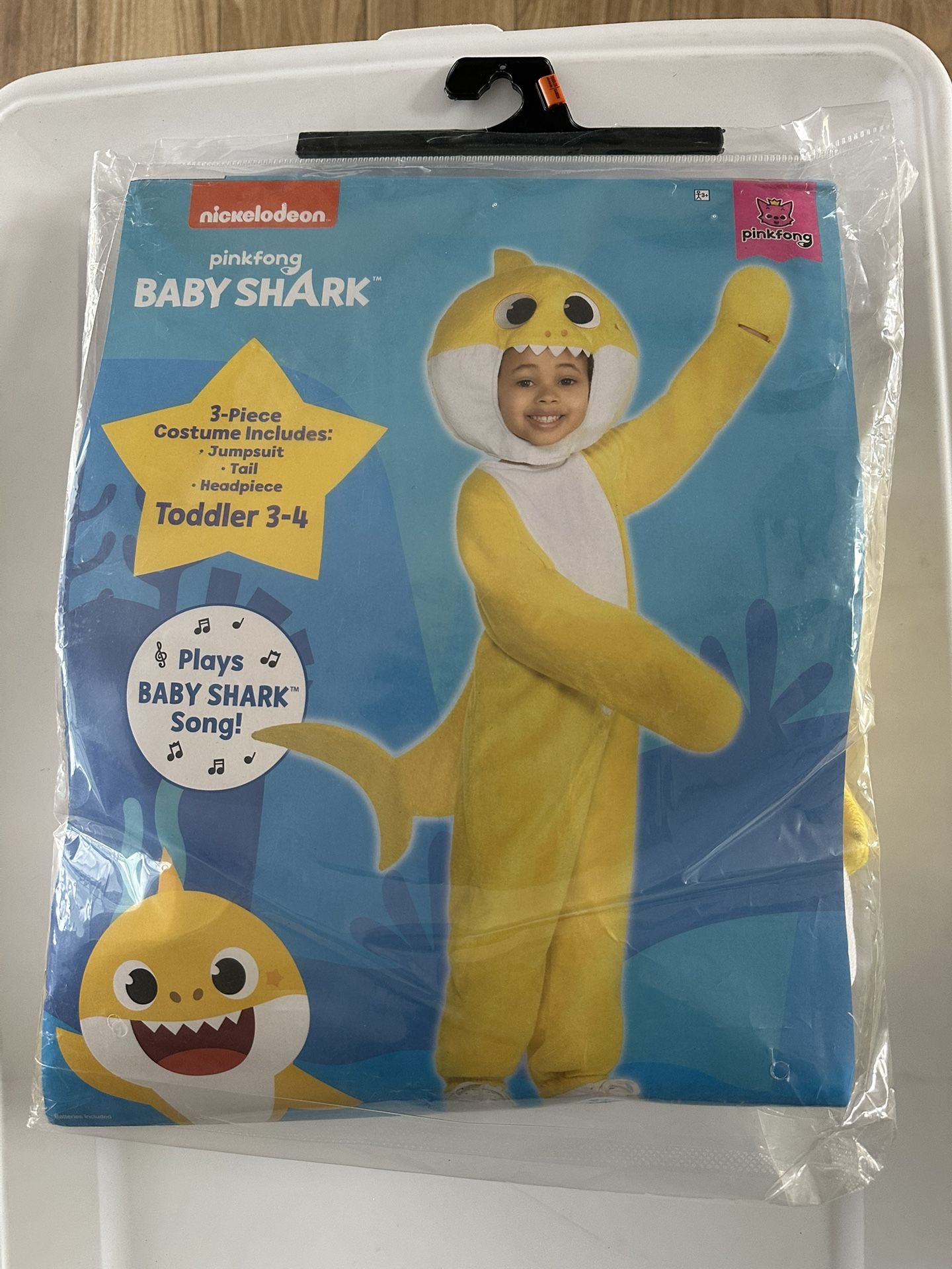 “Baby Shark” Costume! 💛🦈