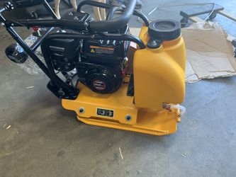 Plate compactor 6.5Hp 4 strokes bailarina new 550.00