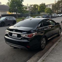For Sale: 2014 Hyundai Sonata Hybrid 💰 Price: $4,500 📍 Location: San Diego  Details: • Mileage: 128,000 miles • Black exterior, leather interior • R