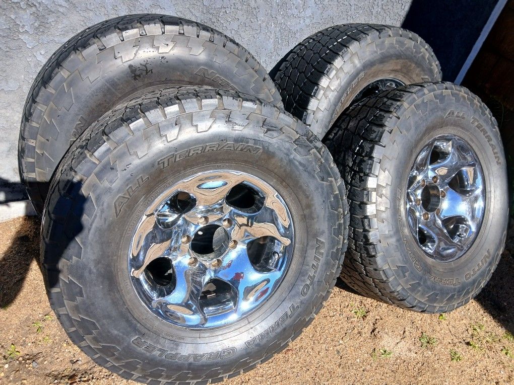 Set Of 4 American RACING WHEELS WITH NITTO A/T Tires