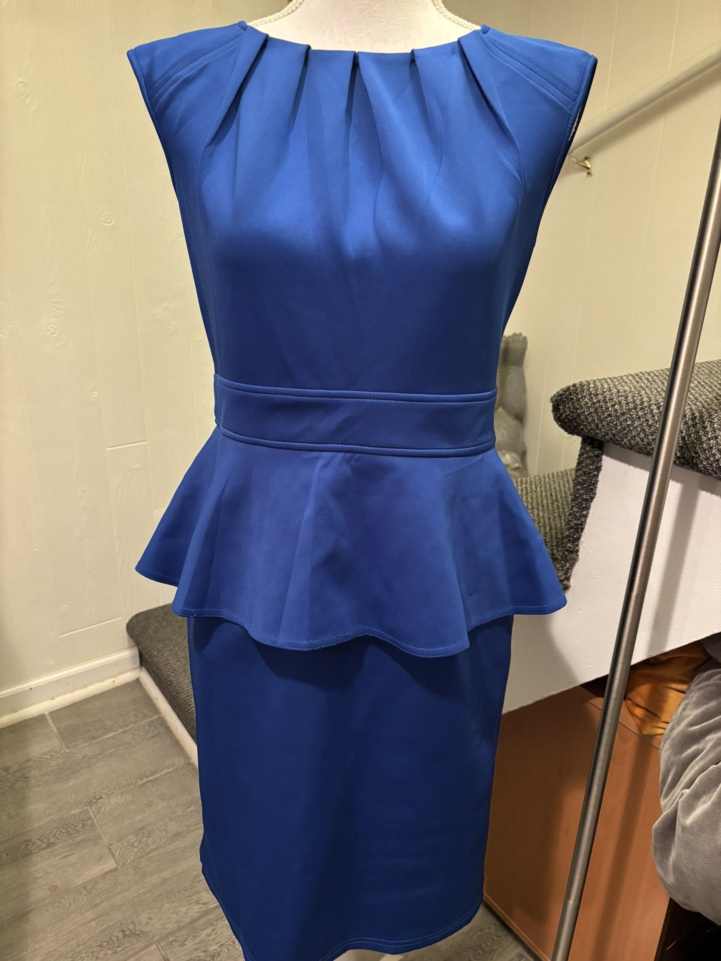 Women’s dress. Size 6. Business or special occasion. Royal blue
