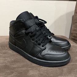 Nike Air Jordan Retro 1 Mid Triple Black Sneakers Size 9.5 