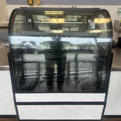 Refrigerated Display Case & Display Wall