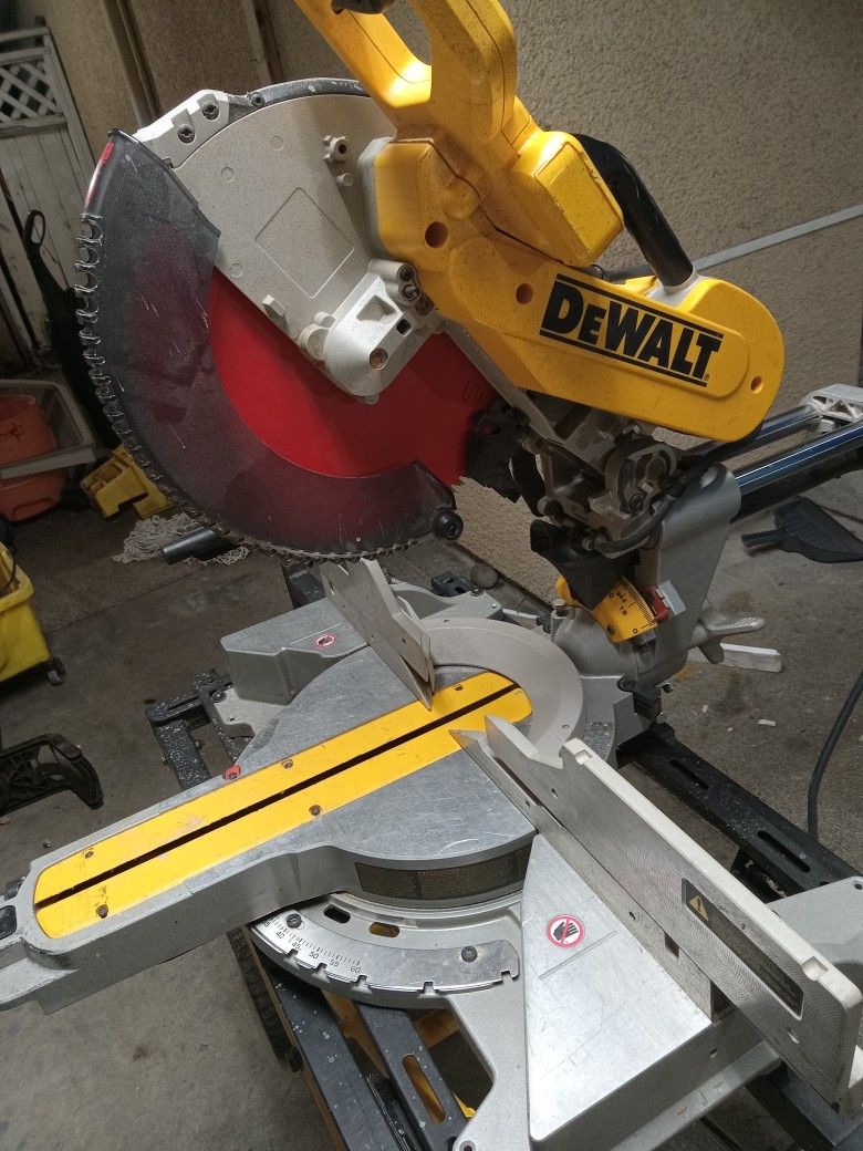 Dewalt Double Bevel 12" Compound Miter