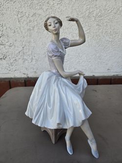 Lladro Figurine 