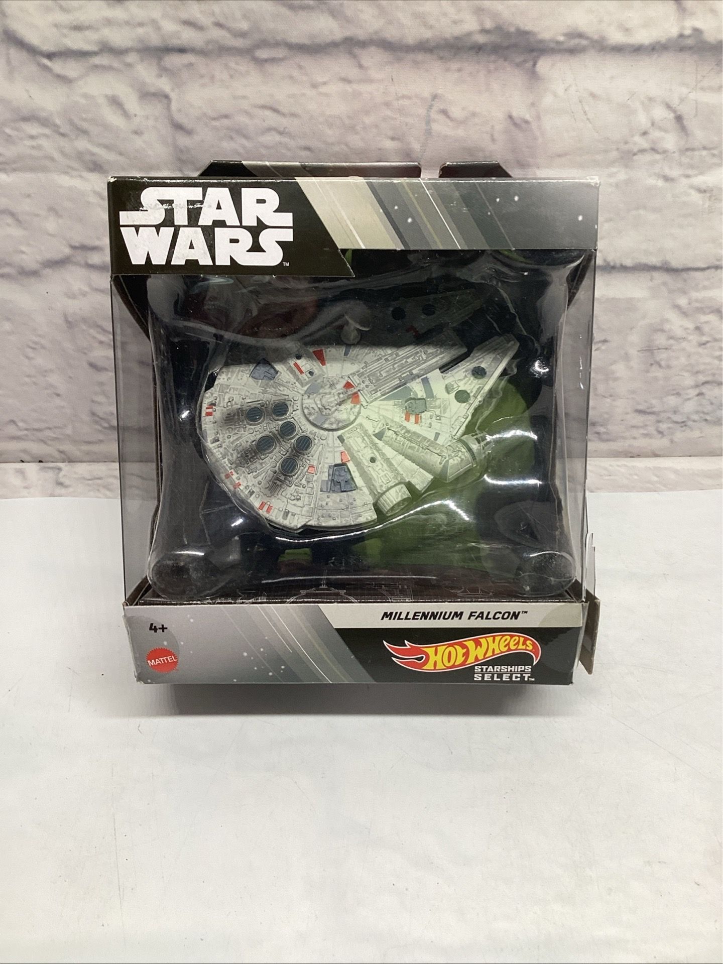 Mattel HHR22 Hot Wheels Star Wars Starship Select Millennium Falcon 1:50
