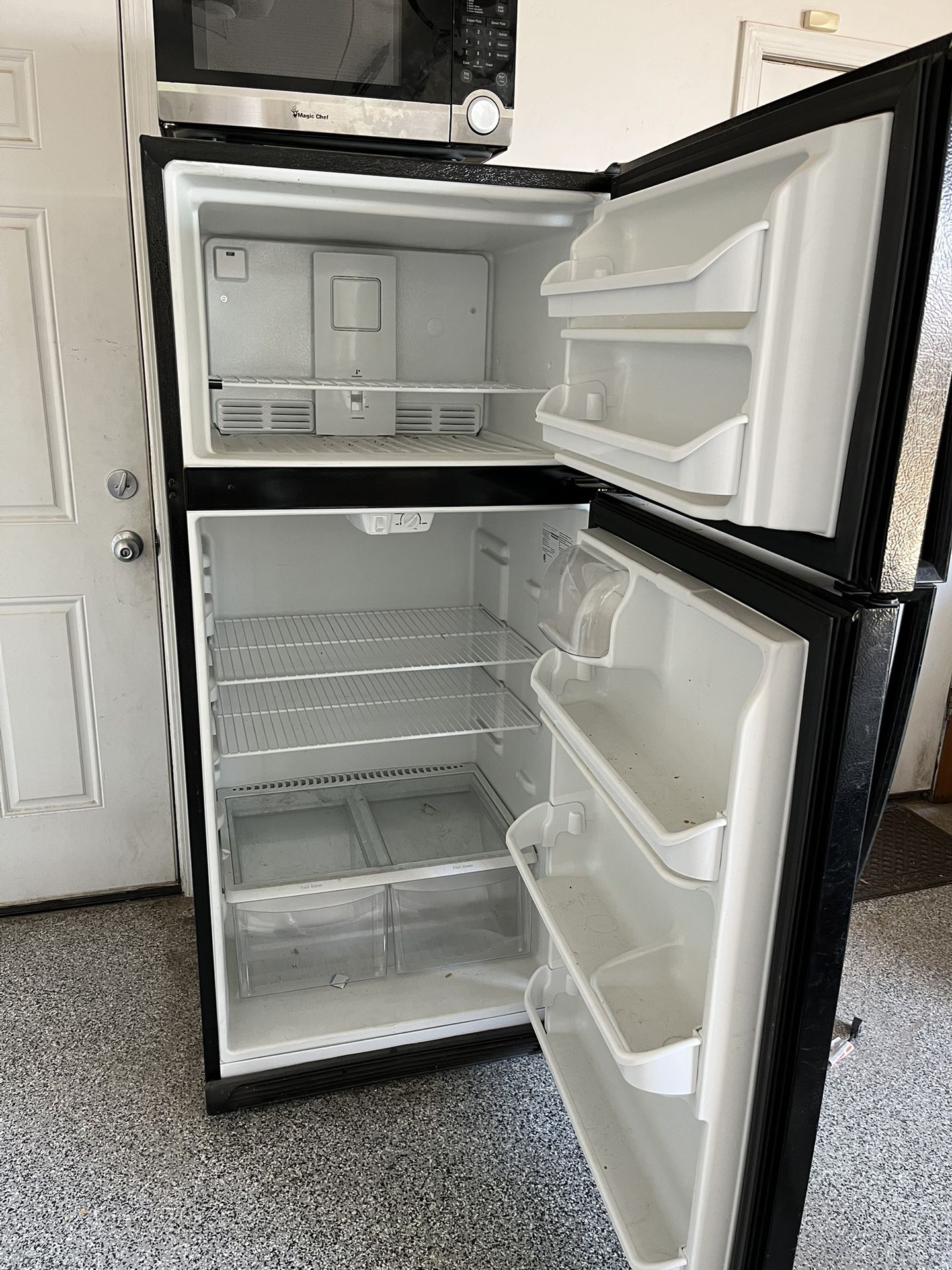 Frigidaire 18 CU Refrigerator Freezer