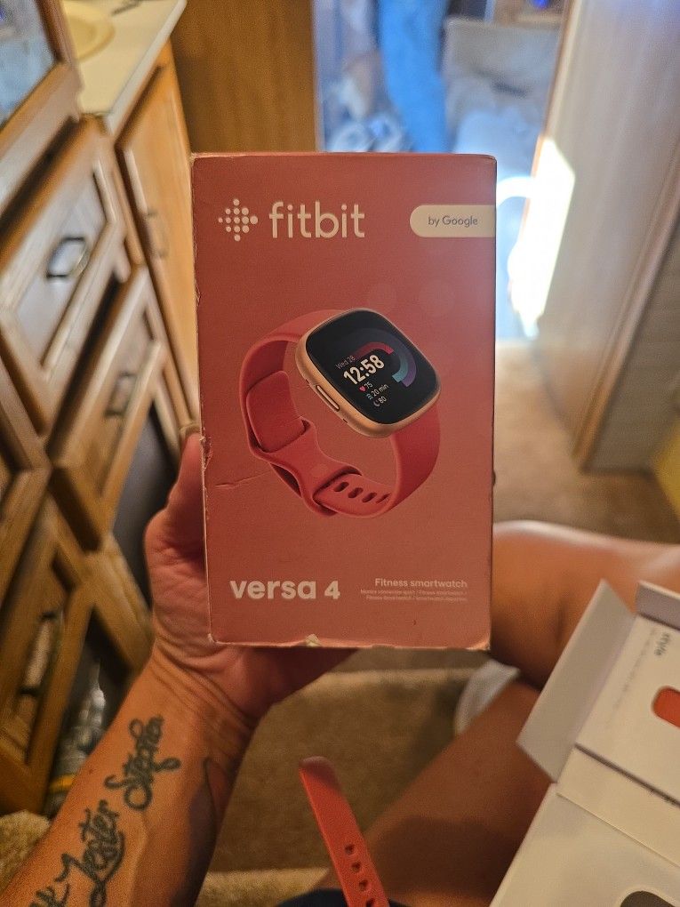 Fitbit Versa 4 