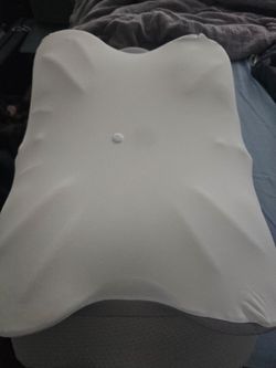 Memory foam cooling pillow