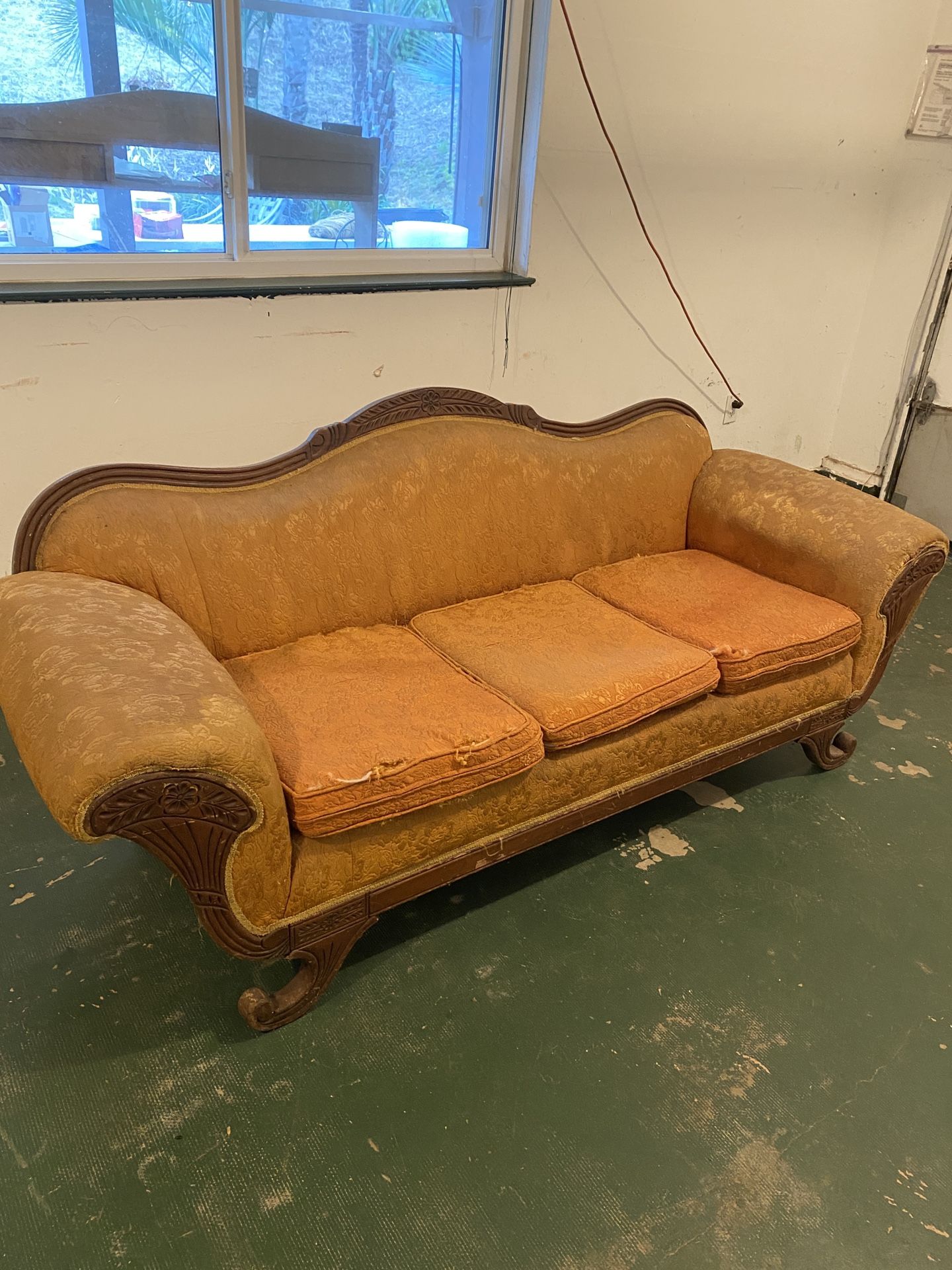Free antique sofa