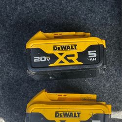 Dewalt 20v baterías 🔋 5.0ah $90 por las dos firme precio