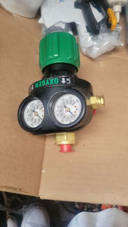 Victor ESS4 - 125 -540 Oxygen Gas Regulator