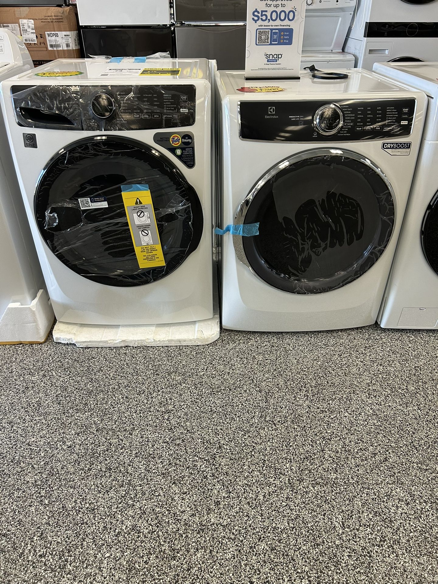 FRIGIDAIRE FRONT LOAD WASHER AND GAS DRYER SET BRAND NEW OPEN BOX!!!!!