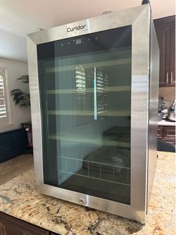 Cigar humidifier