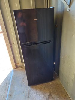 Refrigerator, hotpoint, black, 9.7-Cu ft
