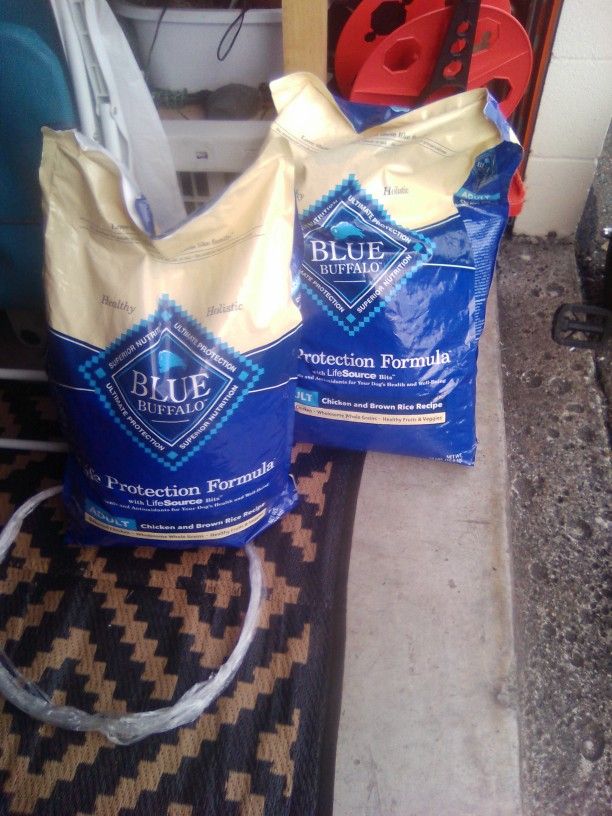 Blue Buffalo Adult Dog Food Chicken And Brown Rice 24 Lbs