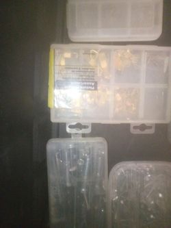 Fastener screws and sets