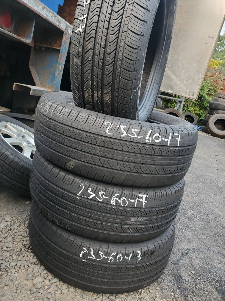 235/65R17 michelín