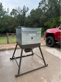 600-lb. EZ Broadcast Feeder