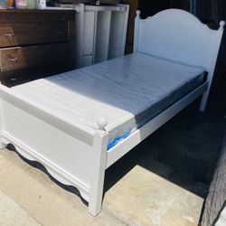 Twin Bed 