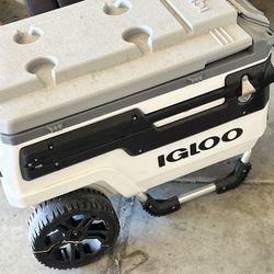 Igloo Cooler With Wheels 
