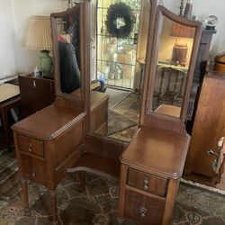 Antique Makeup Nook