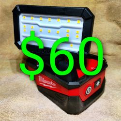 Milwaukee M18 Compact Folding Flood Light w/USB