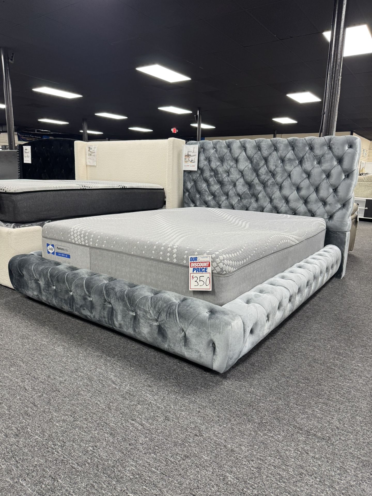 Queen Size Platform Bedframe. 🚚WE DELIVER🚚