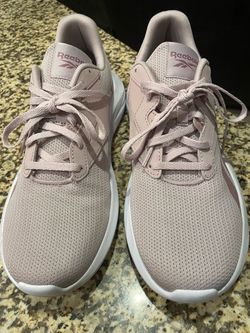 Size 10 women’s Reebok worn once