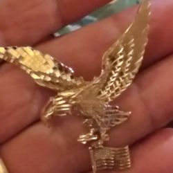 10k Pendant. Gold. Around 8 Gram .