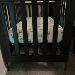 Hendrix 4 in 1 Convertible Crib