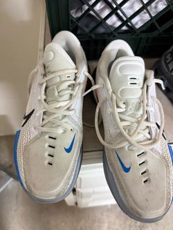 Men’s basketball shoes size 8
