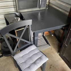 Dining Room Table w/ 4 Chairs
